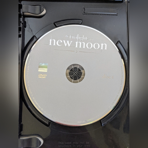 The Twilight Saga: New Moon DVD Ultimate Fan Edition - Picture 7 of 11